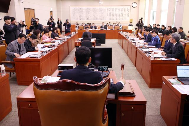 내란전담재판부·법 왜곡죄 법안, 與 주도 법사위 소위 통과