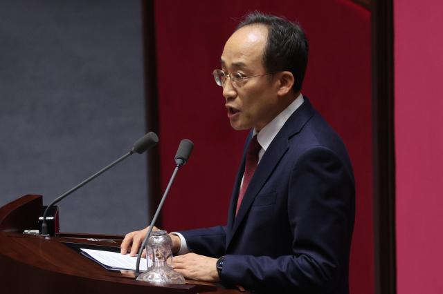 계엄 해제 의결을 방해한 혐의내란 중요임무 종사로 구속영장이 청구된 국민의힘 추경호 의원이 27일 국회 본회의에서 자신의 체포동의안 표결에 앞서 신상발언을 하고 있다 사진연합뉴스