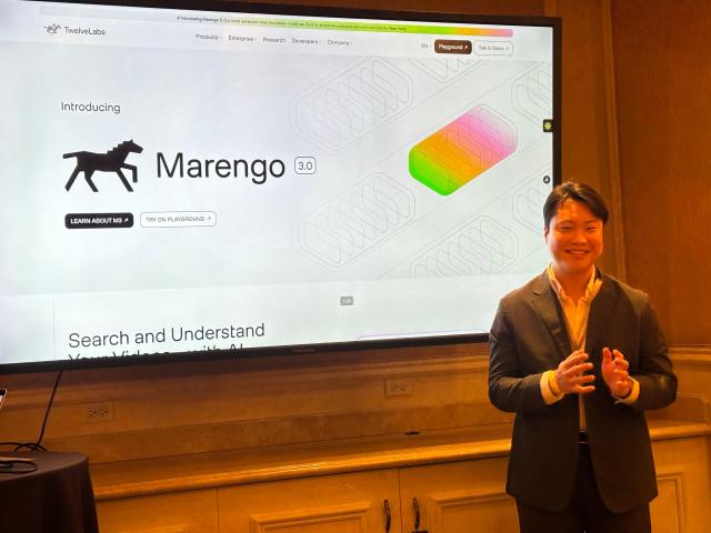 이재성 트웰브랩스 대표는 1일현지시간 미국 라스베가스에서 열린 AWS 리인벤트reInvent 2025에서 한국 기자들과 만나 인터뷰하고 있다 사진박진영 기자