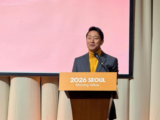 오세훈 서울시장이 2일 2026년 서울색 모닝옐로우에 대해 설명하고 있다 사진박자연 기자
