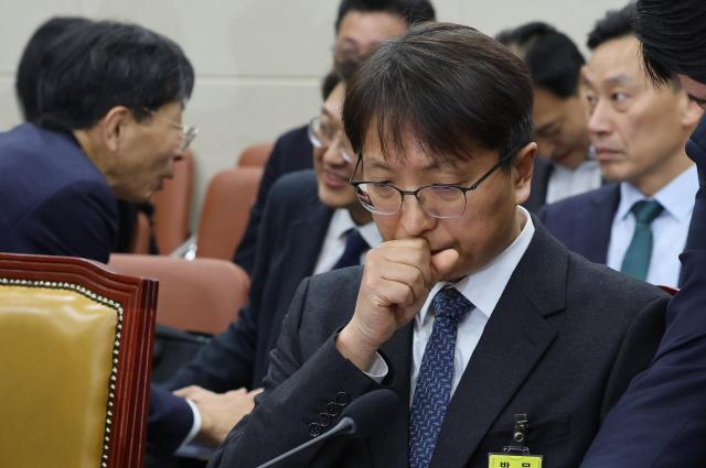 박대준 쿠팡 대표가 2일 서울 여의도 국회에서 열린 과학기술정보방송통신위원회 전체 회의에서 회의 시작을 기다리고 있다사진연합뉴스