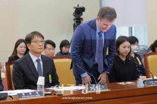 [포토] 고개숙인  쿠팡 최고 정보 보호책임자