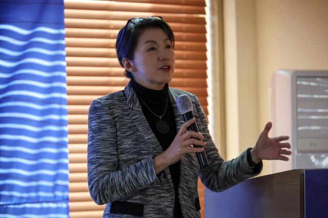 손지애 이화여대 객원교수가 2일 서울 프레스센터에서 열린 AJP 창간 1주년 기념 포럼에서 극단화의 시대 미디어 민주주의 아시아의 목소리를 주제로 기조연설을 하고 있다 AJP 유나현