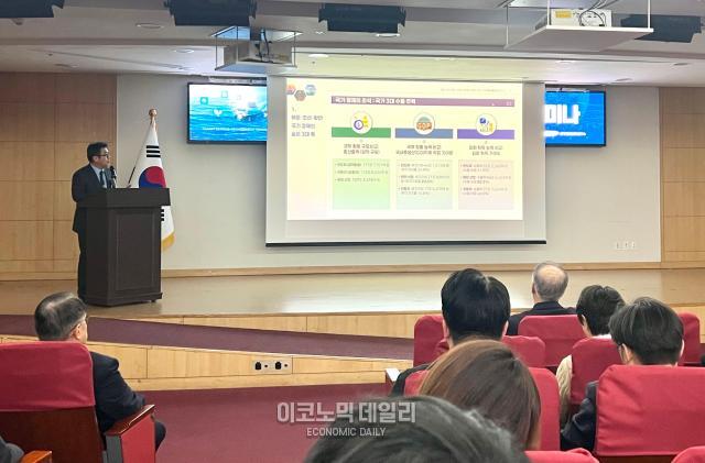 2일 여의도 국회의원회관 제2소회의실에서 열린 신新 해양패권 스마트해양기술 세미나에서 김진 KRISO 부소장이 발표하고 있다 사진정보운 기자