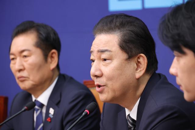 김병기 더불어민주당 원내대표가 지난 1일 국회에서 열린 최고위원회의에서 발언하고 있다 사진연합뉴스