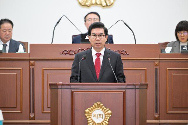 김광열 영덕군수가 지난 1일 영덕군의회 제318회 2차 정례회에서 군정연설을 하고 있다 사진영덕군