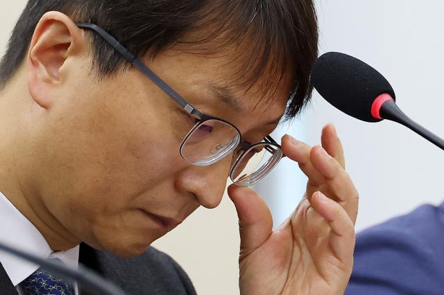 도마 위 오른 쿠팡 부실 대응
    서울연합뉴스 이동해 기자  박대준 쿠팡 대표이사가 2일 서울 여의도 국회에서 속개한 과학기술정보방송통신위원회의 쿠팡 개인정보 유출 사고 관련 현안질의에 출석해 의원들 질의를 받고 있다 2025122
    eastseaynacokr2025-12-02 144147
저작권자 ⓒ ㈜연합뉴스 무단 전재 재배포 금지 AI 학습 및 활용 금지저작권자 ⓒ ㈜연합뉴스 무단 전재 재배포 금지 AI 학습 및 활용 금지