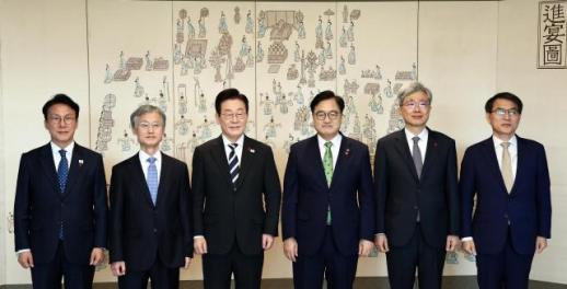 李在明与五大权力机构首长共进午餐