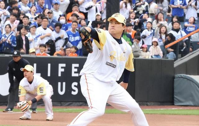 한화 이글스 투수 류현진 사진연합뉴스