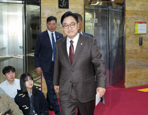 우 의장 계엄 1년, 민주주의 위해 더 노력...개헌도 추진