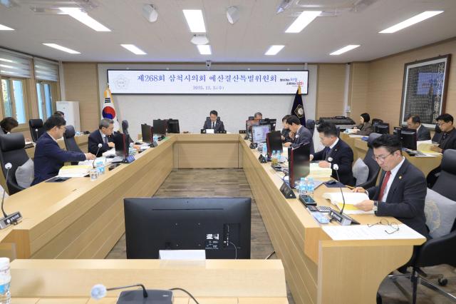 삼척시의회 예산결산특별위원회가 제4차 회의를 개최하고 있다 사진삼척시의회