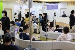 [재팬 룸] "이렇게 빨리 무너진 건 처음"…독감 폭풍에 일본 학급 6323곳 문 닫았다