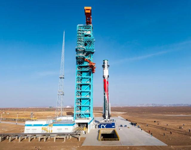 랜드스페이스가 설계한 중국 최초 재사용 로켓 주취안-3호가 중국 간쑤썽 주취안 위성발사센터에서 대기 중이다 사진랜드스페이스