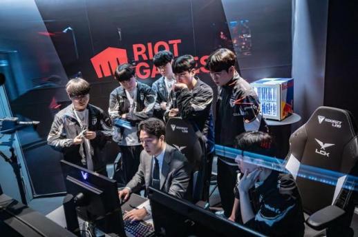 LCK, e스포츠 사상 최초 경기 중 실시간 작전 지시 코치 보이스 도입