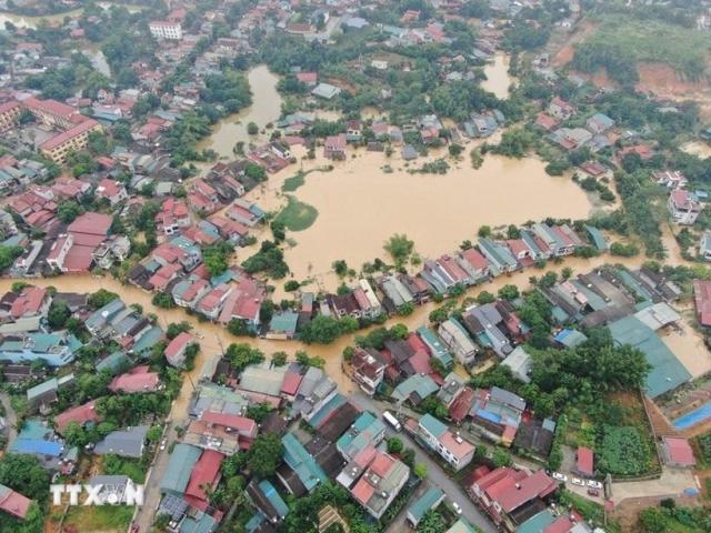 지난 9월 제10호 태풍과 폭우 산사태 돌풍으로 인해 베트남 북부와 중부 17개 성·시에서 27명이 사망하고 21명이 실종되었으며 112명이 부상을 입었다 사진베트남 통신사