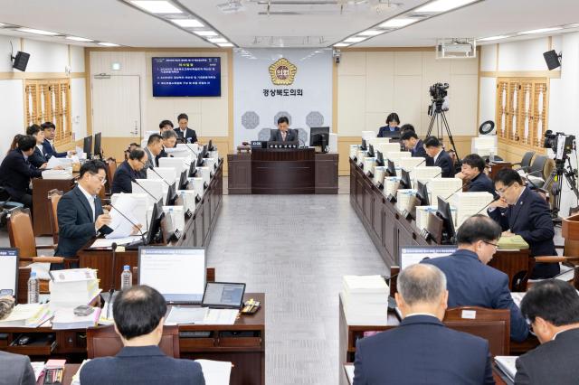 경북도의회 제359회 제2차 정례회 제1차 예산결산특별위원회 회의 장면 사진경상북도의회