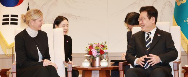 李, IOC 위원장 접견…韓 체육 발전에 관심·지원 부탁