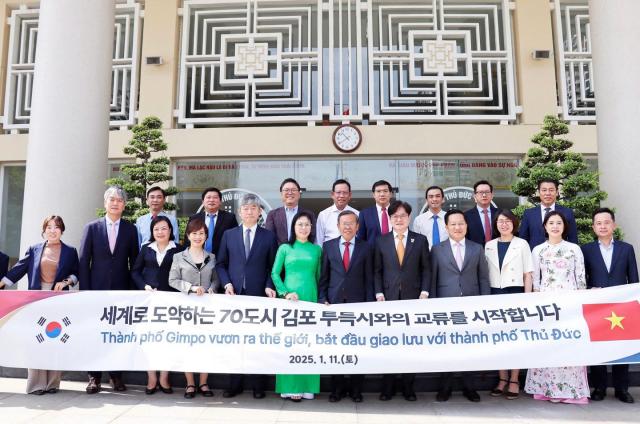 올해 1월 김포시가 베트남 투득시를 방문해 적극적인 친선교류를 논의했다 사진김포시