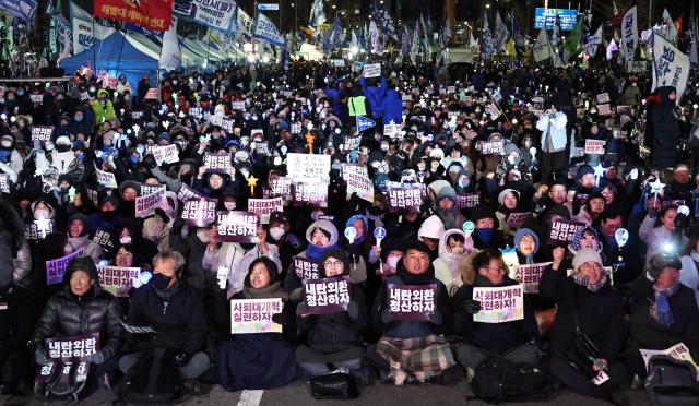 市民集会纪念"12·3紧急戒严"一周年