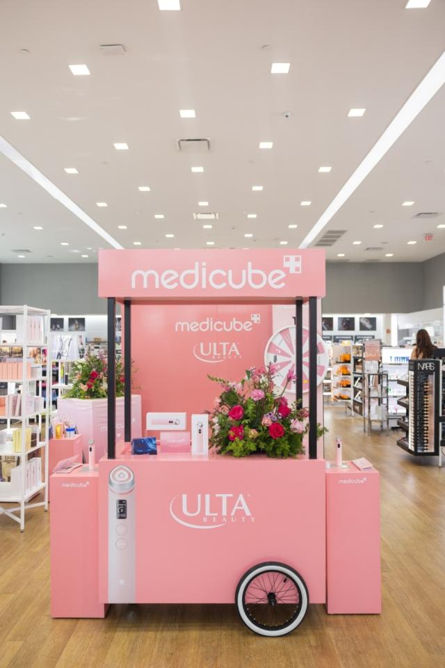 미국 메디큐브x울타 뷰티ULTA 오프라인 매장 사진에이피알