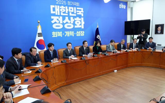 더불어민주당 김병기 원내대표가 4일 서울 여의도 국회에서 열린 정책조정회의에서 발언하고 있다사진연합뉴스