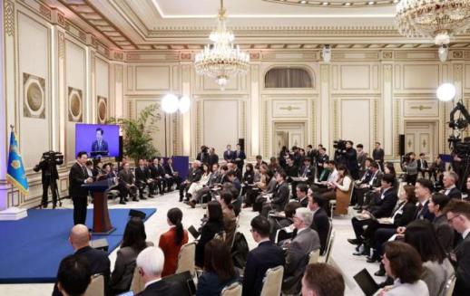 Govt seeks talks to bring home South Koreans held in North Korea