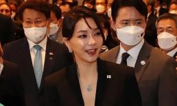 재판나온 尹, 공수처 검사와 법정서 언쟁…재판부 논쟁 자제 제지