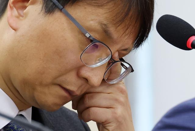 도마 위 오른 쿠팡 부실 대응
    서울연합뉴스 이동해 기자  박대준 쿠팡 대표이사가 2일 서울 여의도 국회에서 속개한 과학기술정보방송통신위원회의 쿠팡 개인정보 유출 사고 관련 현안질의에 출석해 의원들 질의를 받고 있다 2025122
    eastseaynacokr2025-12-02 144141
저작권자 ⓒ ㈜연합뉴스 무단 전재 재배포 금지 AI 학습 및 활용 금지저작권자 ⓒ ㈜연합뉴스 무단 전재 재배포 금지 AI 학습 및 활용 금지