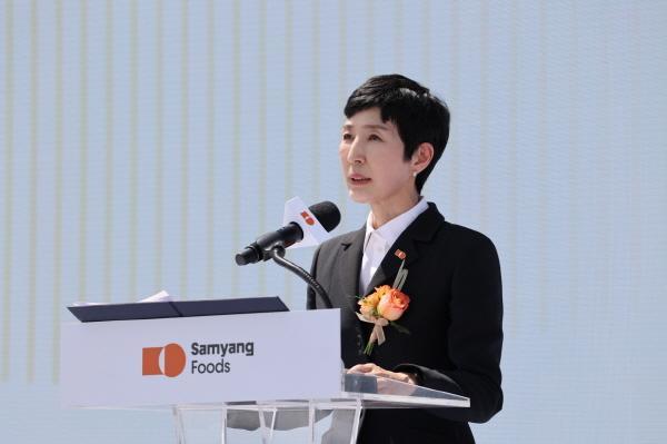 김정수 삼양식품 부회장이 11일 경남 밀양에서 열린 밀양 제2공장 준공식에 참석해 발언하고 있다 사진삼양식품