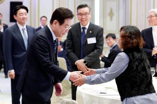 李, 산업 역군들에게 산재 근절 약속…일터에서 죽지 않도록 최선