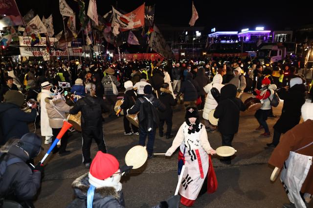 研究：戒严弹劾风波导致韩国社会冲突成本达30万亿韩元