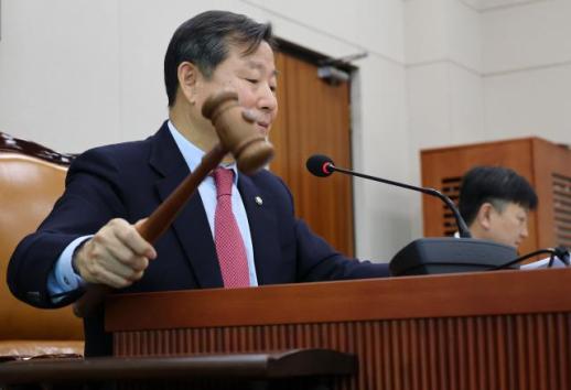 산자위, 여야 합의로 주 52시간 예외 빠진 반도체특별법 통과(종합)