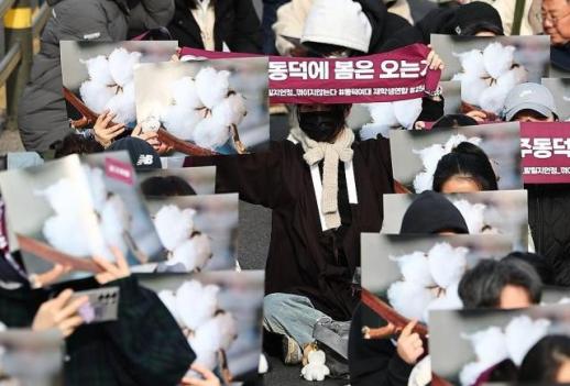 [아주경제 오늘의 뉴스 종합] 기습 폭설에 코레일 수도권 전철 추가 운행 外