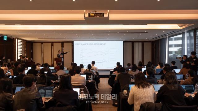 김경훈 오픈AI 코리아 총괄 대표가 4일 오전 서울 웨스틴조선호텔에서 열린 기자간담회에서 발표하고 있다