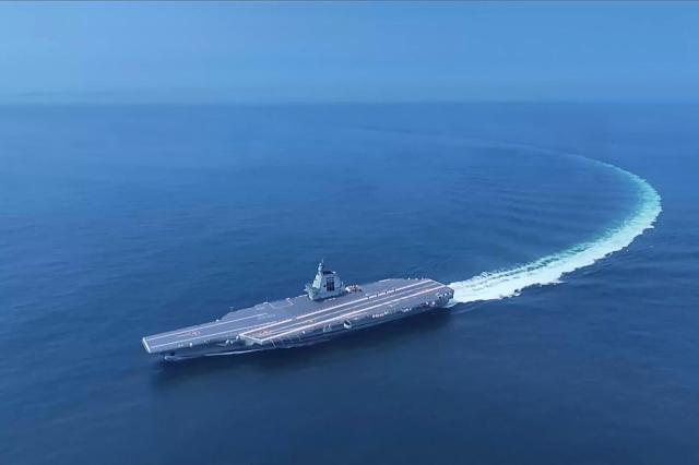 취역한 세번째 항공모함 푸젠호AFP연합뉴스