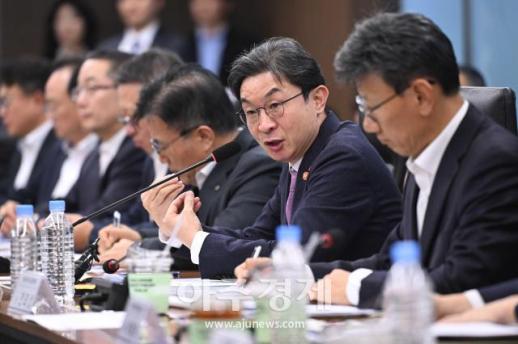 [포토] 모두발언 하는 ​​​​​​​이억원 금융위원장