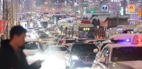 When it snows, it downpours in Seoul: first snow causes chaos