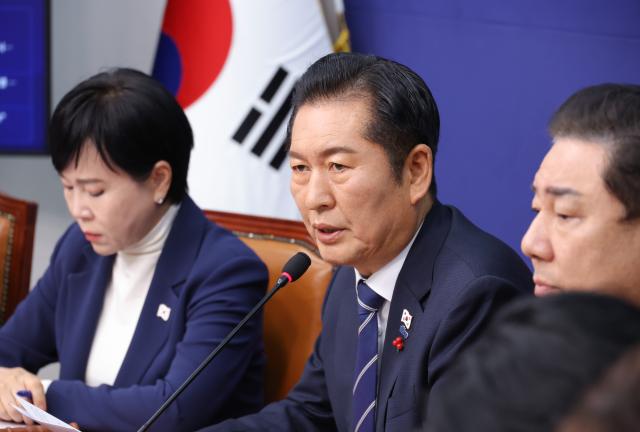 더불어민주당 정청래 대표가 1일 서울 여의도 국회에서 열린 최고위원회의에서 발언하고 있다사진연합뉴스