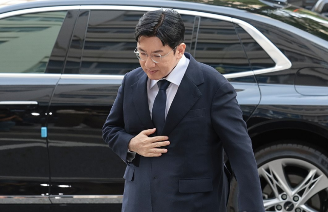 방시혁 하이브 의장이 지난 9월 15일 서울 마포구 서울경찰청 금융범죄수사대에 피의자 신분으로 출석하는 모습 사진연합뉴스