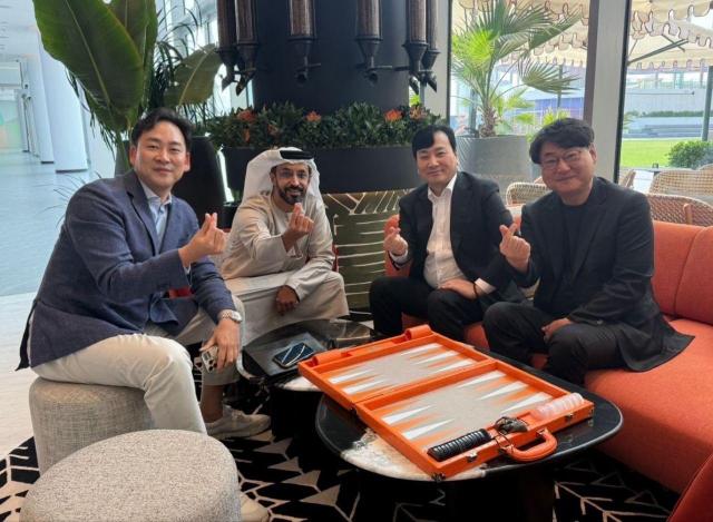 4일현지시간AK 벤처 파트너스 김은수좌측부터 회장 DMCC 아흐메드 빈 슐라엠 회장 한국디지털자산평가인증 박창범 의장 한국디지털자산평가인증 임무영 고문사진한국디지털자산평가인증