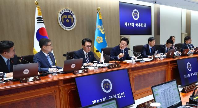 이재명 대통령이 지난 2일 용산 대통령실에서 국무회의를 주재하고 있다 사진연합뉴스