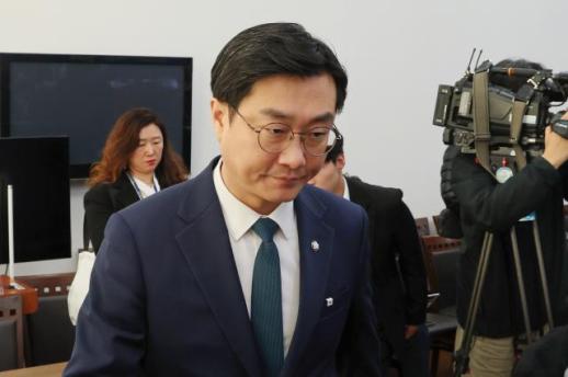 與, 문진석·장경태 논란 가볍게 보고 있지 않아…상황 지켜볼 것