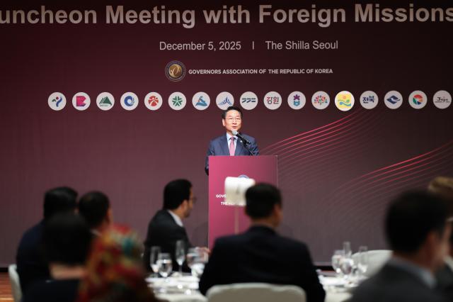 유정복 회장이 서울 신라호텔 영빈관에서 ‘2025년 주한 외국공관장 초청 간담회’에서 인사말을 하고 있다 사진대한민국시도지사협의회