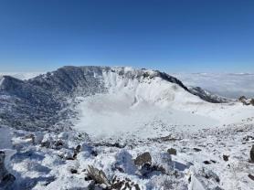 PHOTOS: Snow-covered Hallasan