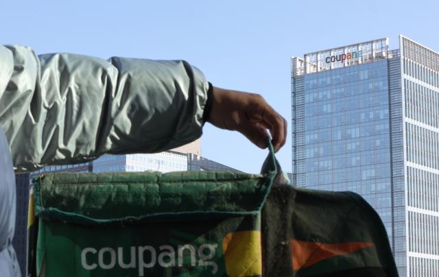 Quiet flight from Coupang after data breach deepens pain for small vendors 