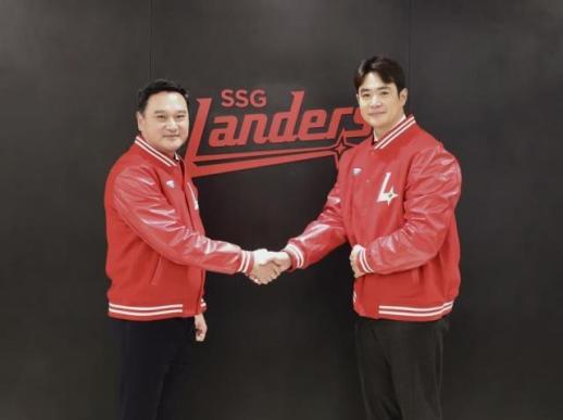 방출 소동 김재환, 18년 만에 인천으로…SSG와 2년 총액 22억원에 계약