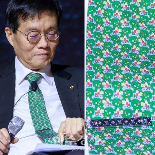 [포토] 이창용 한국은행 총재, 산타 넥타이 포착... 시장에 던진 연말 산타 랠리 시그널?