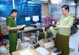 [ASIA BIZ] 나트랑 야시장, 단속에도 가짜 명품 천국 여전