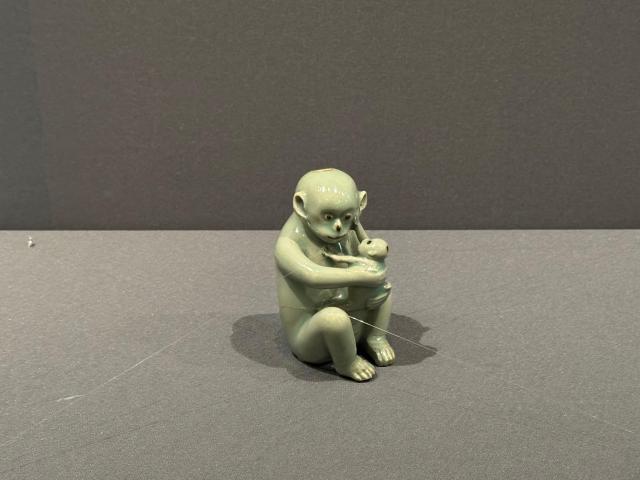 아트 인 서울Arts in Seoul 2025 외국인 참가자들은 간송미술관 기획전 보화비장葆華秘藏에서 국보 청자모자원숭이형연적에 가장 많은 관심을 보였다 사진강상헌 기자 