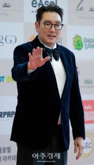 너희는 그리 잘 살았나…가수 이정석, 소년범 출신 조진웅 옹호